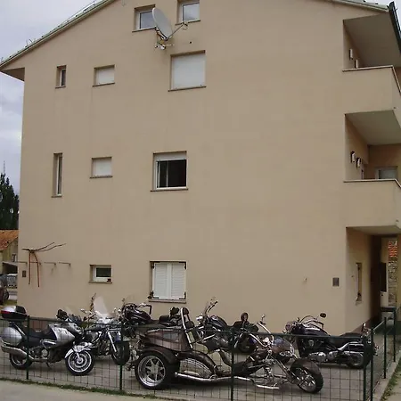 Konukevi Blue Frog Hrvace